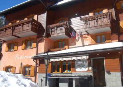 Albergo innevato - Chalet Tana del Grillo